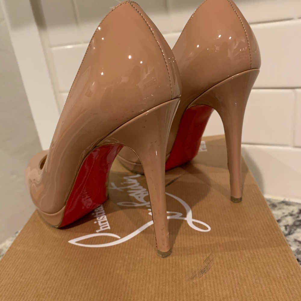 Christian Louboutin Simple Pump in Nude